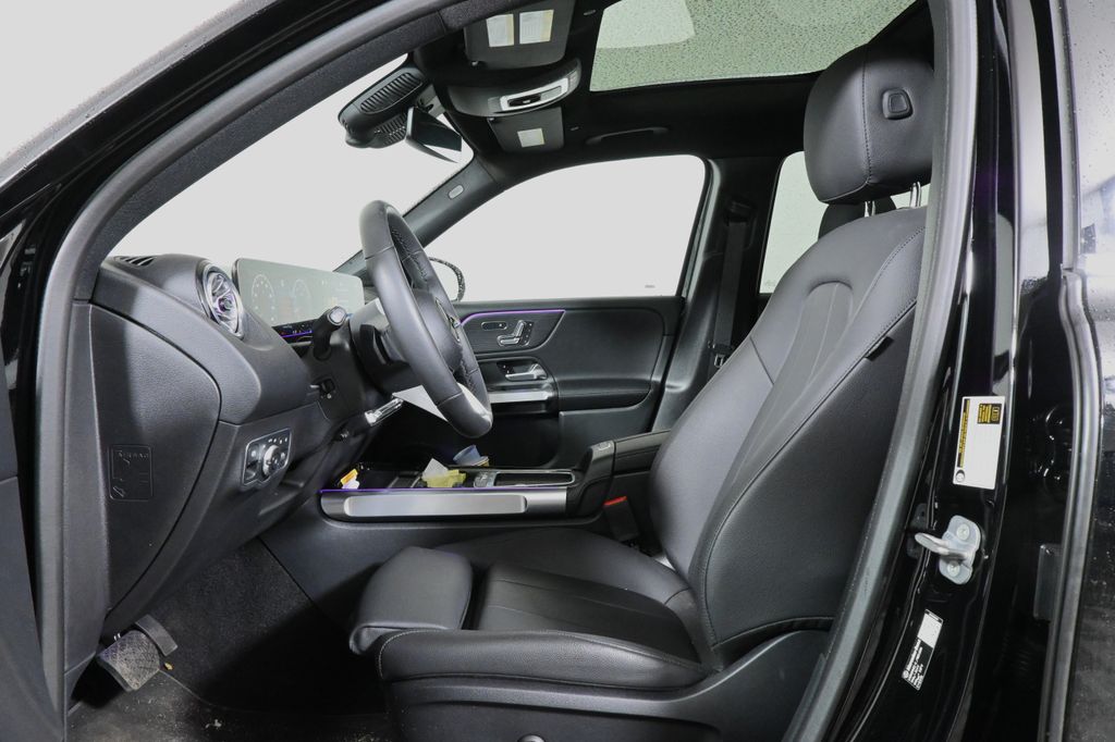 Thumbnail: 2026 Mercedes-Benz GLB - 3