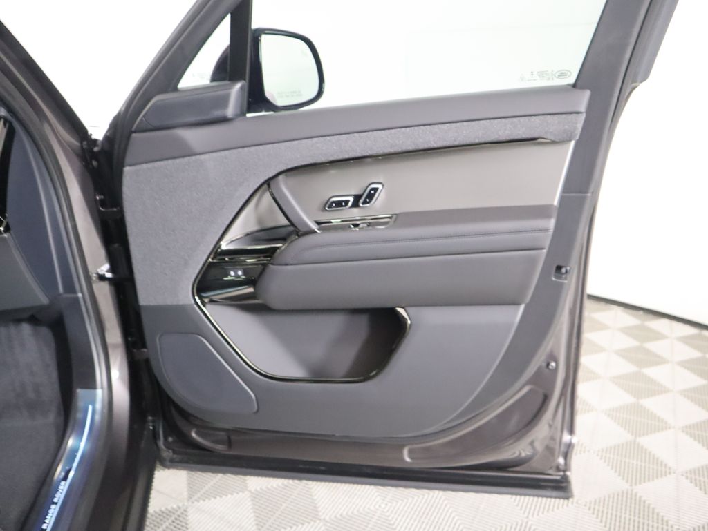 Thumbnail: 2026 Land Rover Range Rover Sport - 27