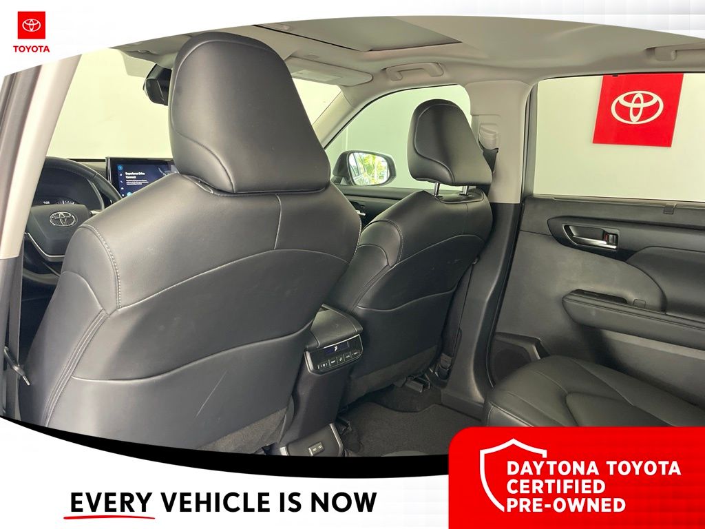 Used 2025 Toyota Highlander SUV