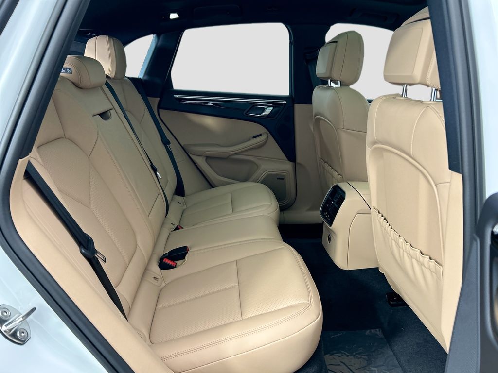 Thumbnail: 2026 Porsche Macan - 23