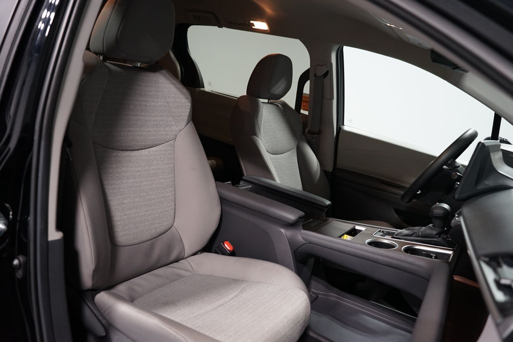 Thumbnail: 2024 Toyota Sienna - 27