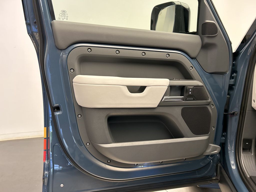 Thumbnail: 2025 Land Rover Defender - 11