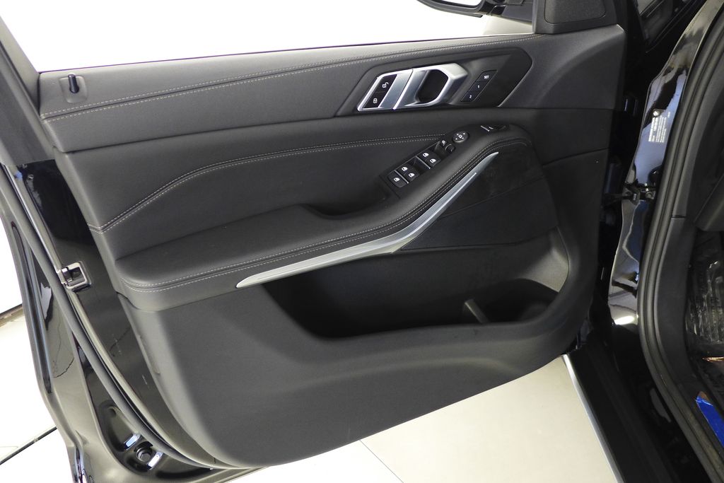 Thumbnail: 2023 BMW X5 - 11