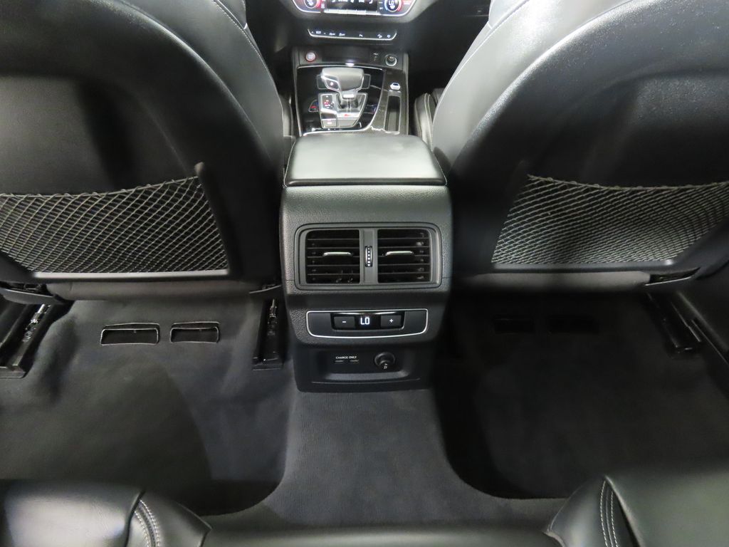 Thumbnail: 2023 Audi SQ5 - 24