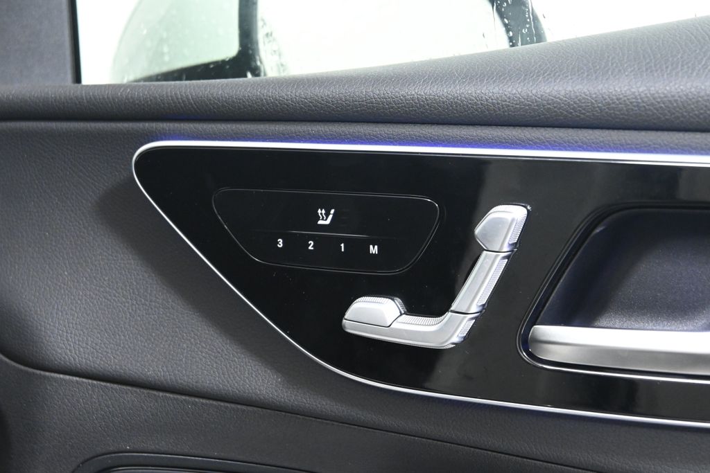 Thumbnail: 2025 Mercedes-Benz GLC - 25