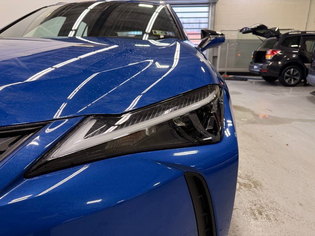 Thumbnail: 2025 Lexus UX - 9