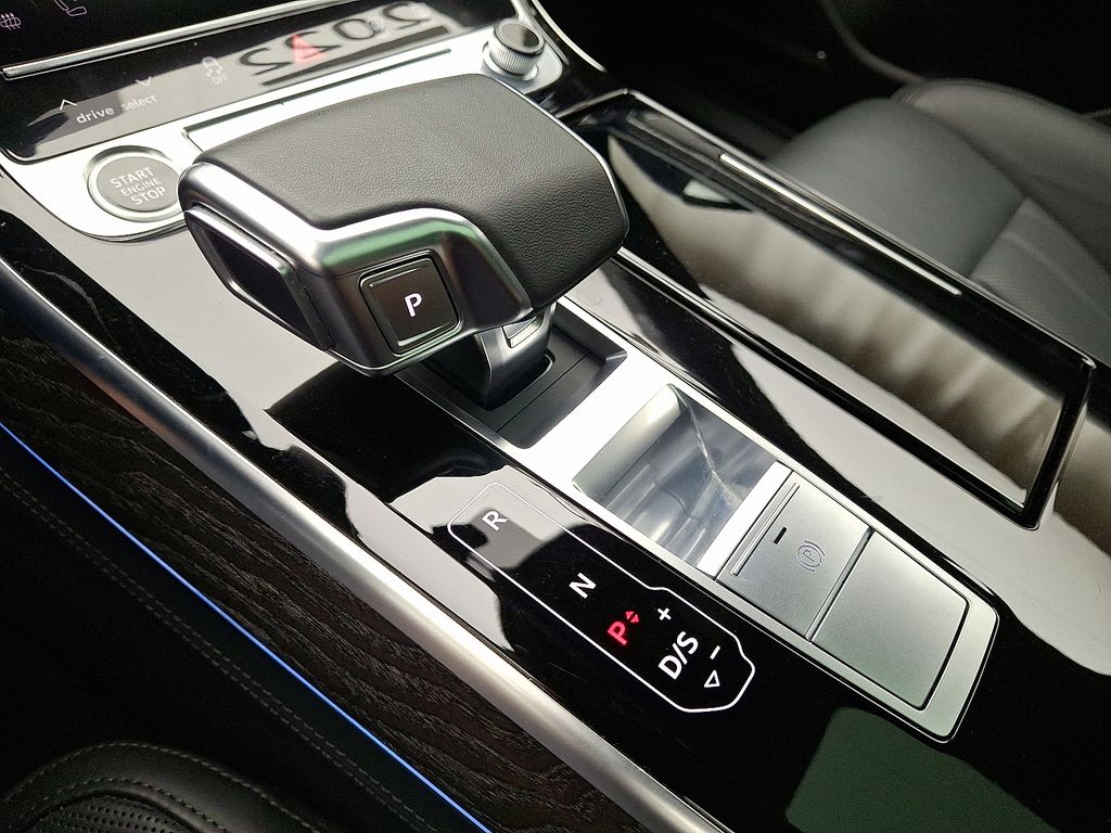 Thumbnail: 2022 Audi A8 - 14