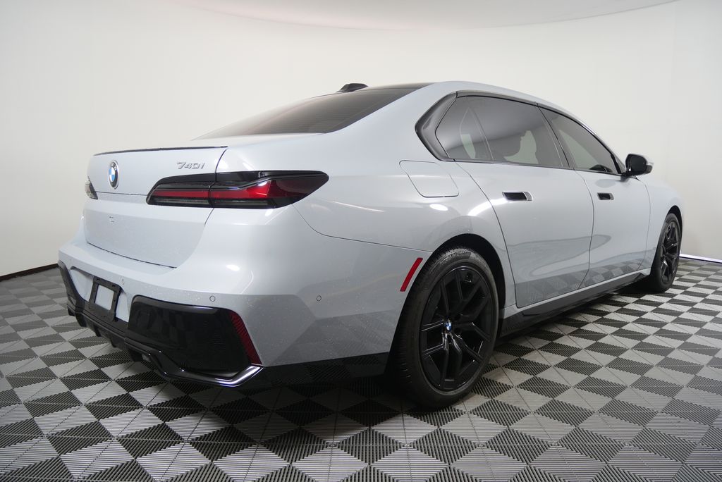 Thumbnail: 2023 BMW 7 Series - 3