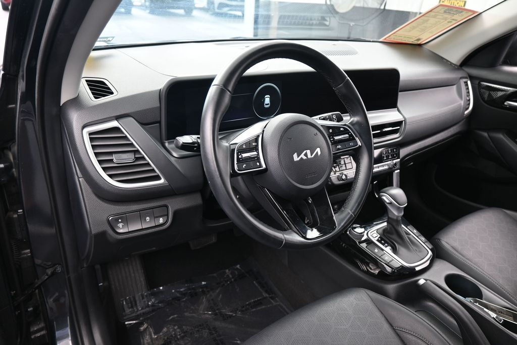 Used 2024 Gravity Gray Kia EX image 11