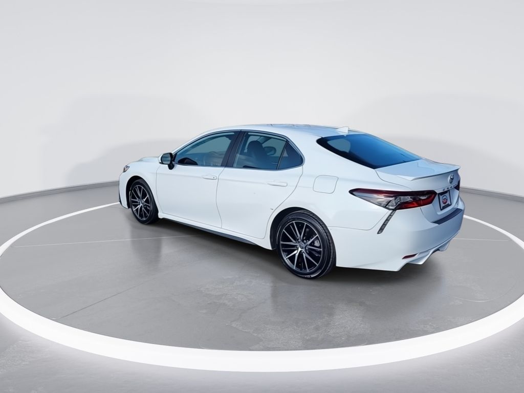 2022 Toyota Camry SE 6