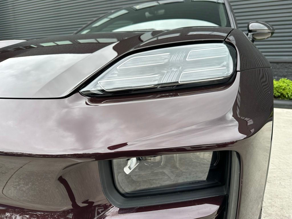 Thumbnail: 2024 Porsche Macan - 9