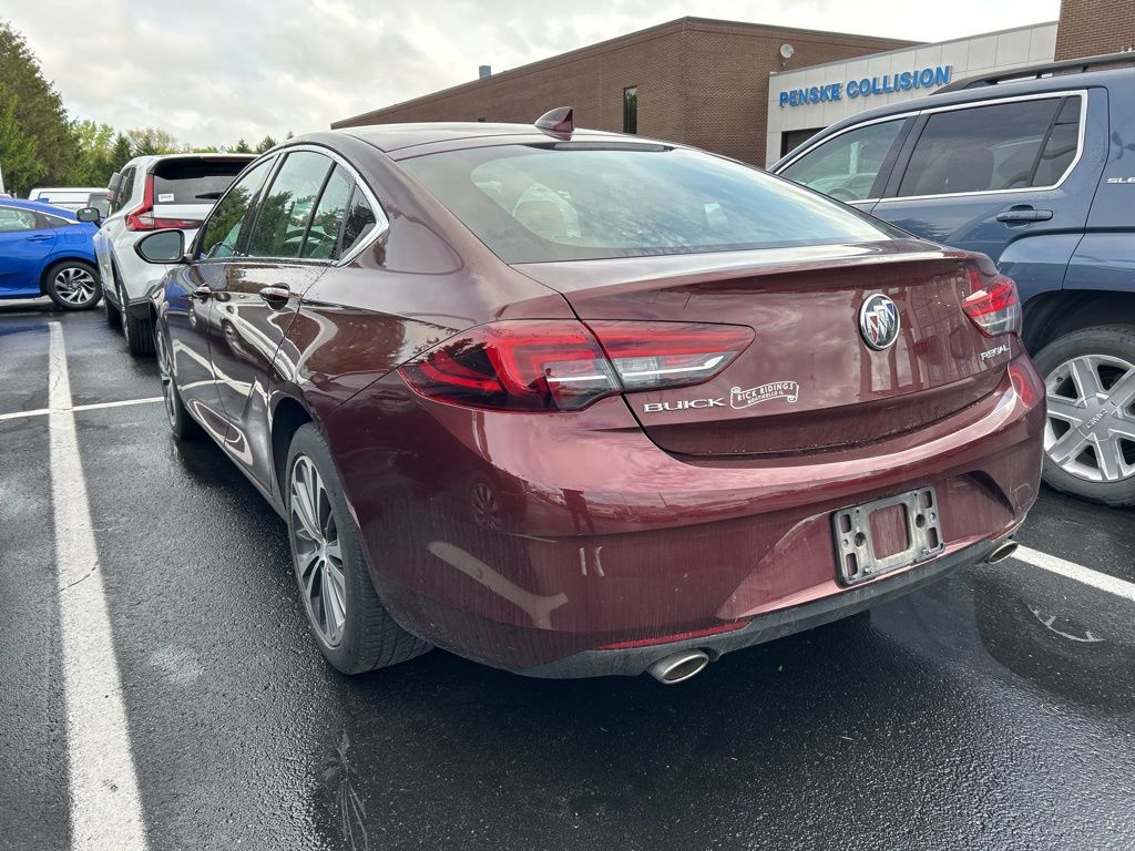 2018 Buick Regal Essence 2