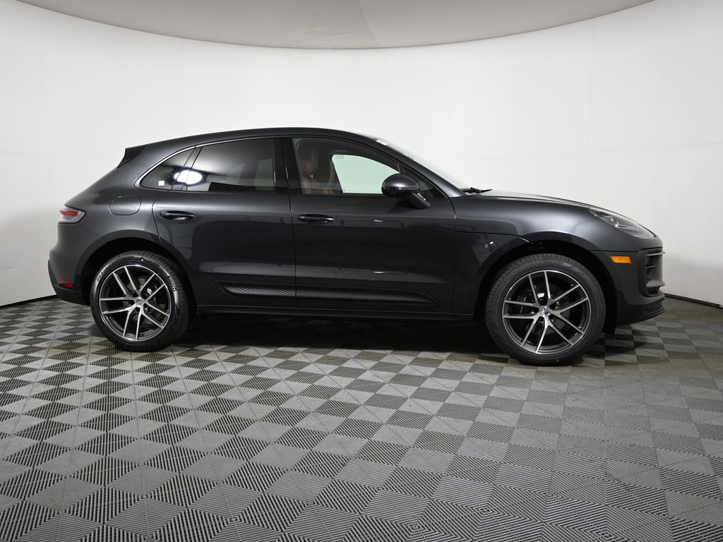 Thumbnail: 2026 Porsche Macan - 8