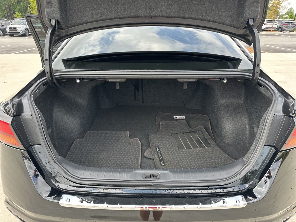 2022 Super Black Clearcoat Nissan Altima 2.5 SR FWD Sedan