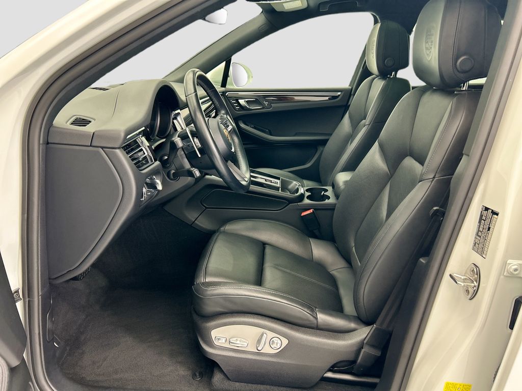 Thumbnail: 2022 Porsche Macan - 5