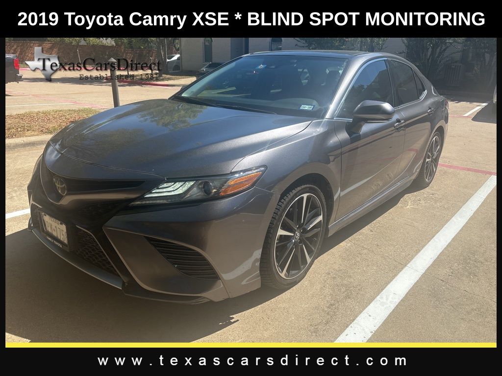 2019 Toyota Camry XSE 3