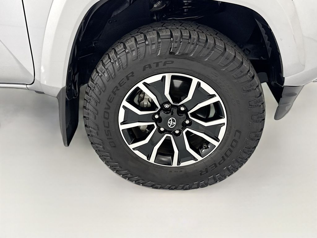 Thumbnail: 2020 Toyota Tacoma - 30