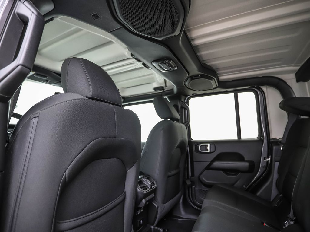 2020 Jeep Gladiator Overland 19