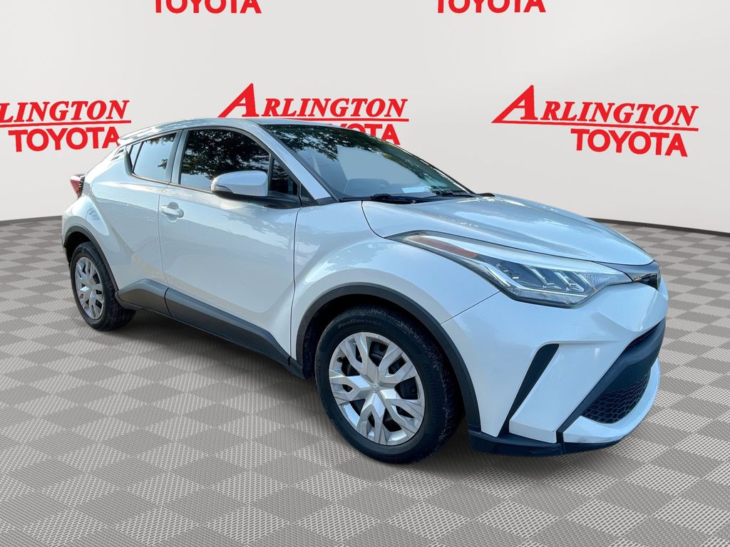 2020 Toyota C-HR LE's photo