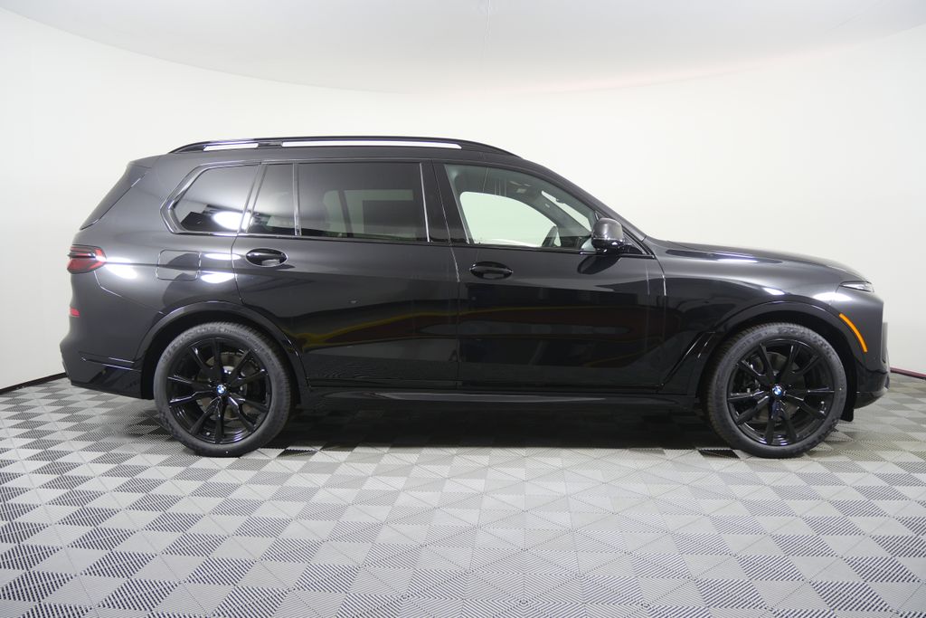 Thumbnail: 2027 BMW X7 - 4