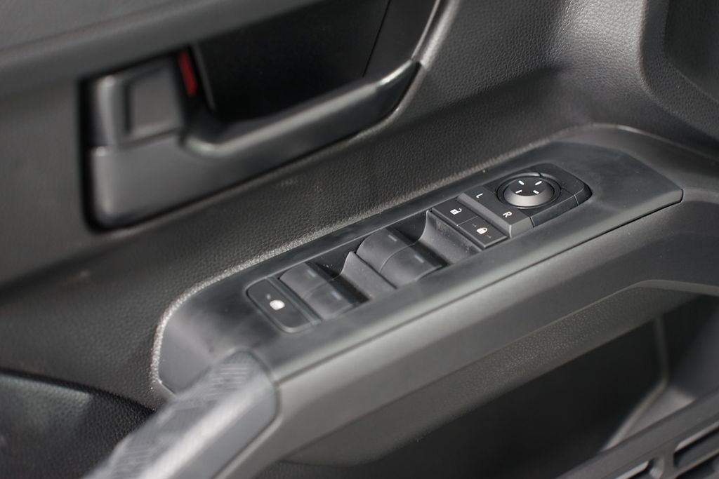 2025 Toyota Tacoma SR5 32
