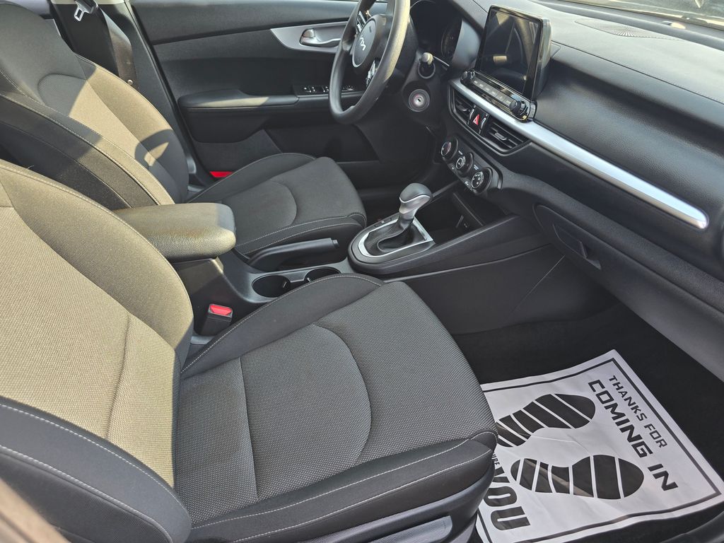 Used 2024 White Kia LXS image 13