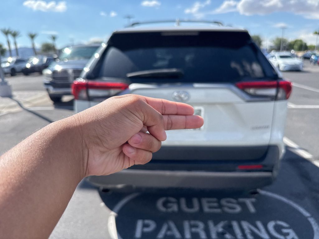 Thumbnail: 2020 Toyota RAV4 - 4