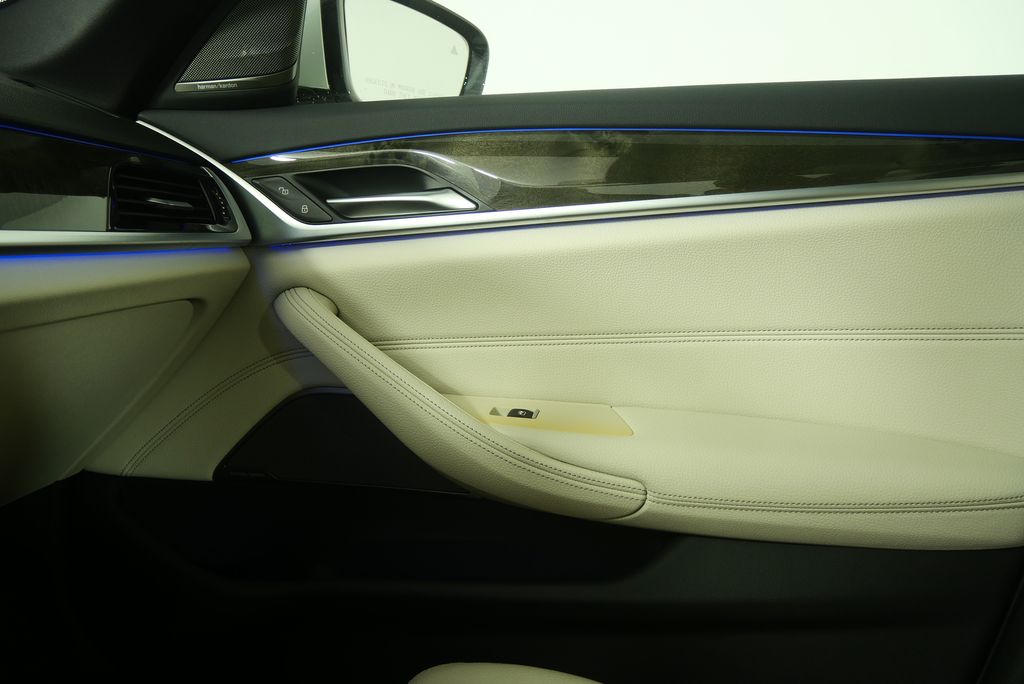 Thumbnail: 2023 BMW 5 Series - 27