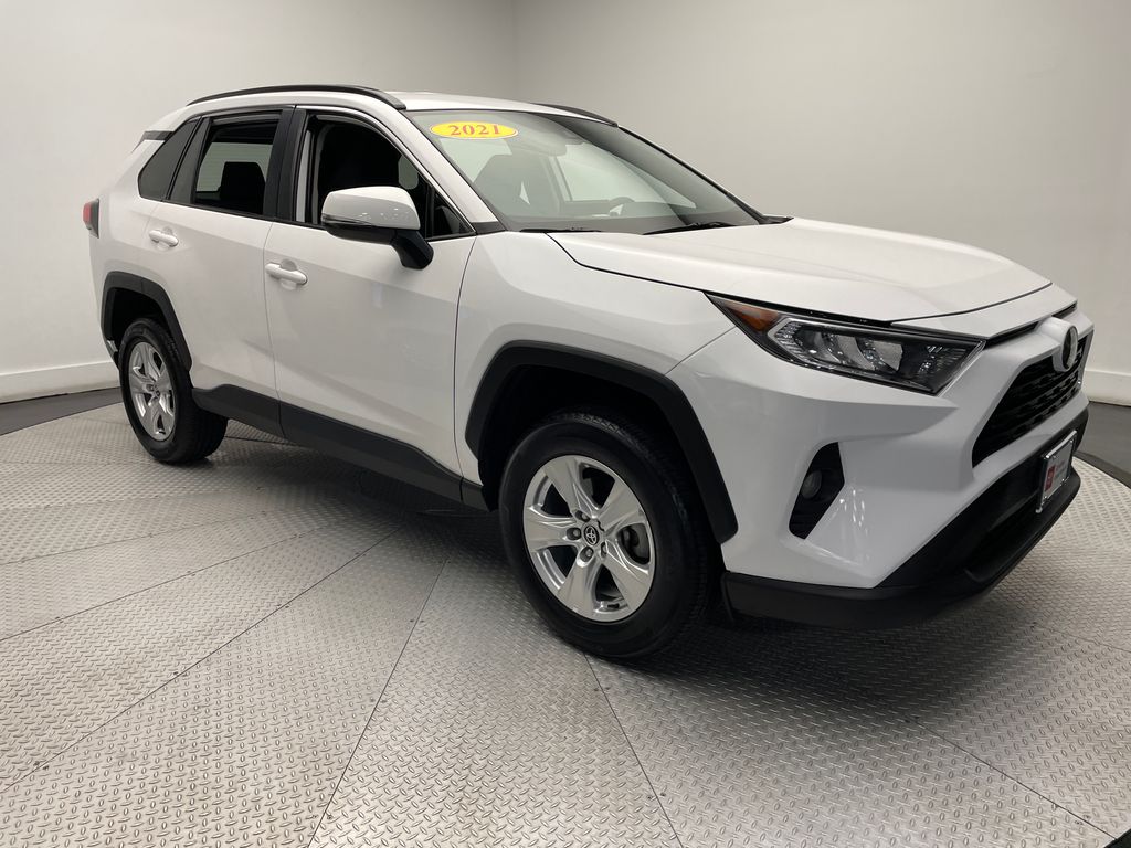 2021 Toyota RAV4 XLE 3