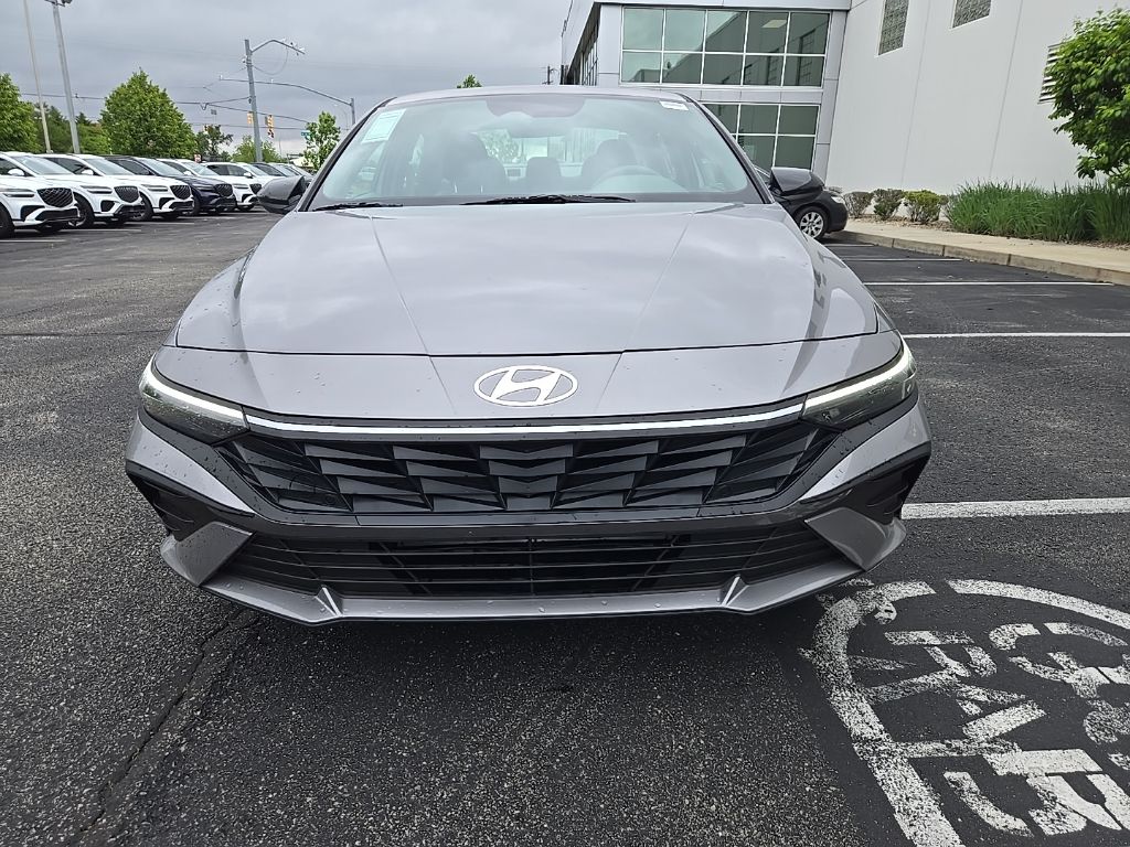2025 Hyundai Elantra Sport 3
