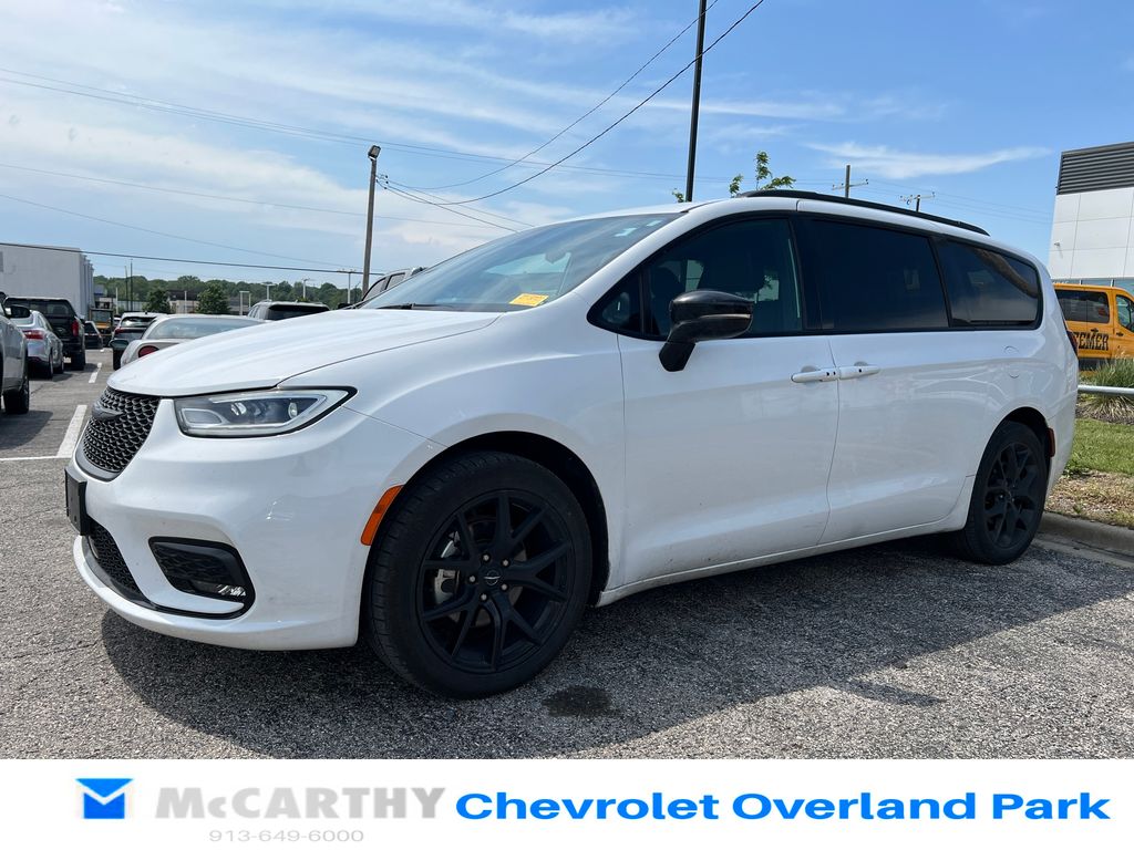 2024 Chrysler Pacifica Touring L's photo