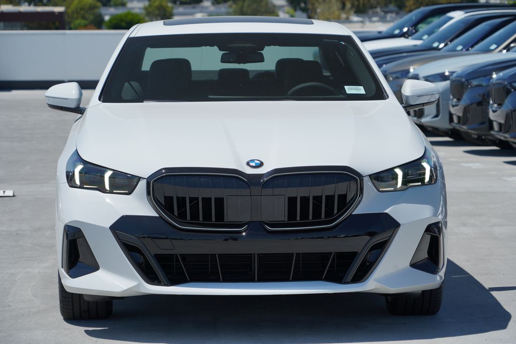 Thumbnail: 2027 BMW 5 Series - 2