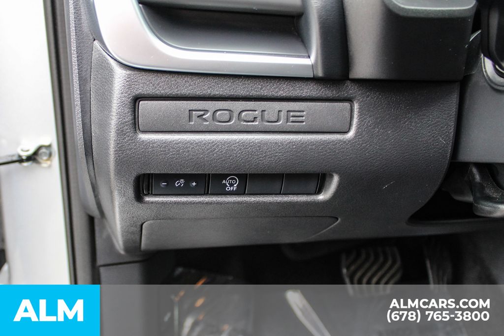 Used 2024 Silver Nissan S image 31