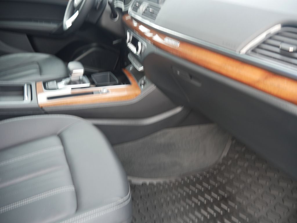 Thumbnail: 2022 Audi Q5 - 32