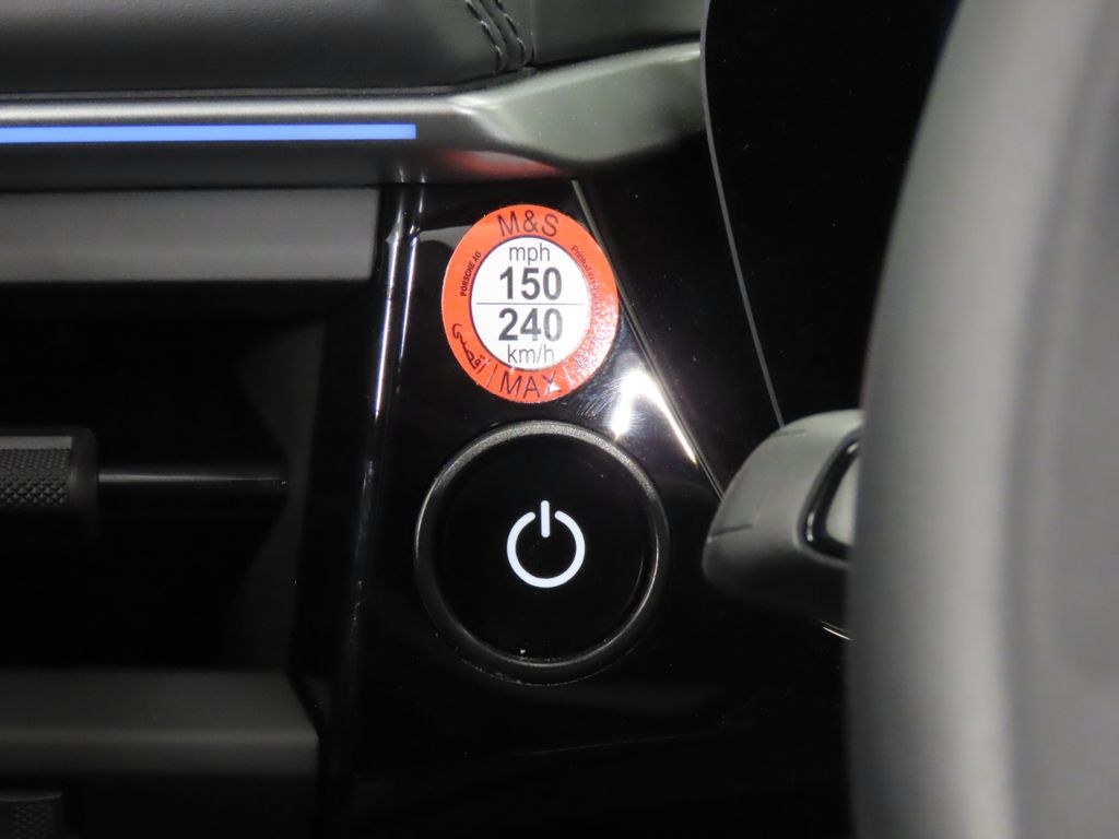 Thumbnail: 2025 Porsche Macan - 24