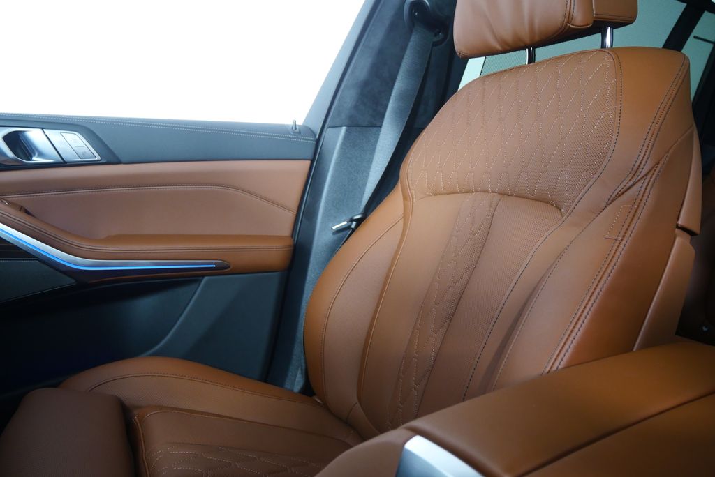 Thumbnail: 2026 BMW X7 - 28