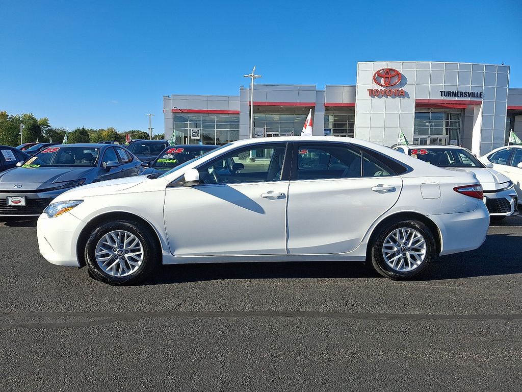 Thumbnail: 2017 Toyota Camry - 7