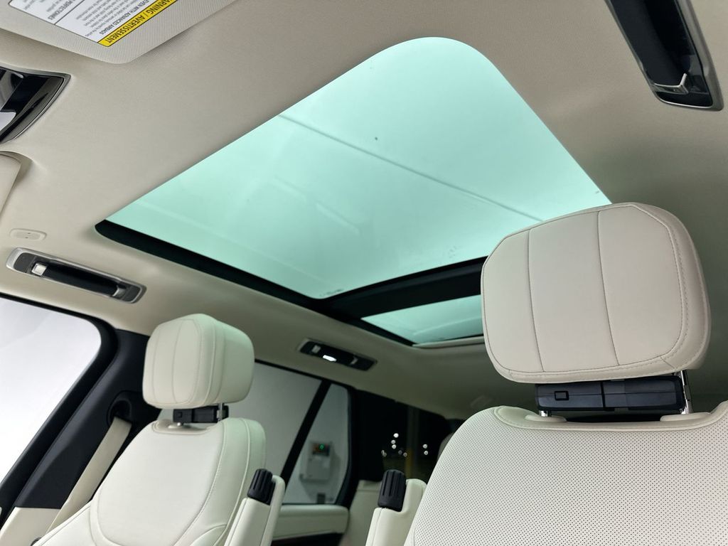 Thumbnail: 2025 Land Rover Range Rover - 9