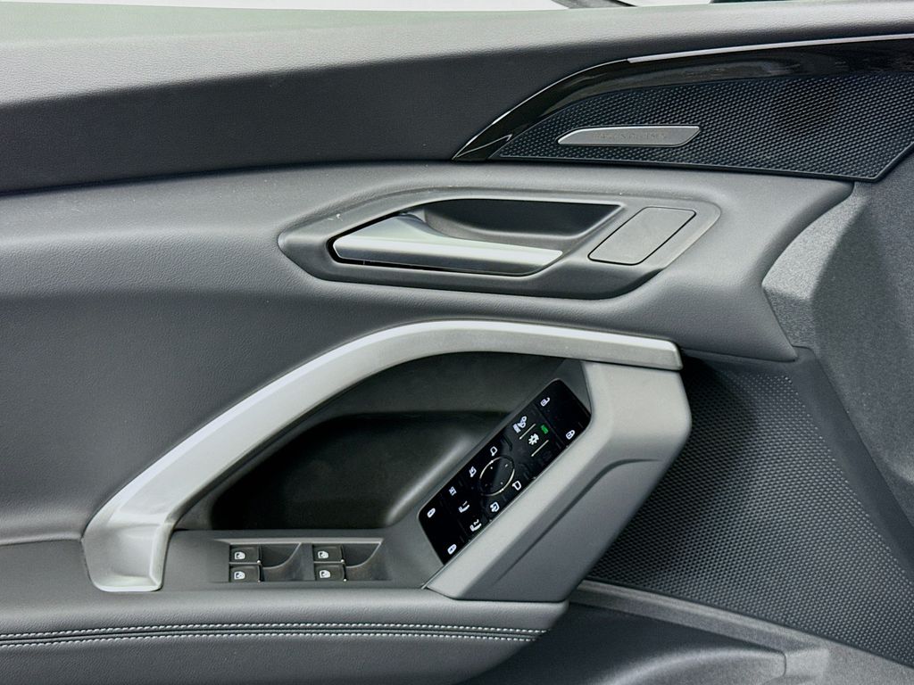 Thumbnail: 2025 Audi Q5 - 22