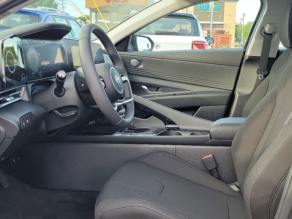 Thumbnail: 2025 Hyundai Elantra - 8