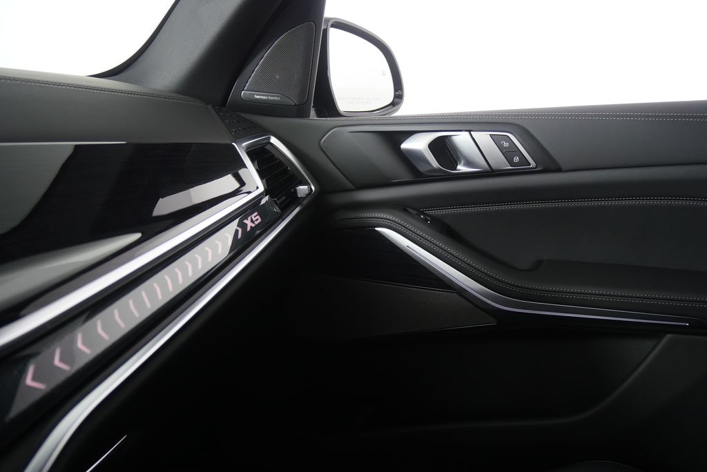 Thumbnail: 2026 BMW X5 - 25