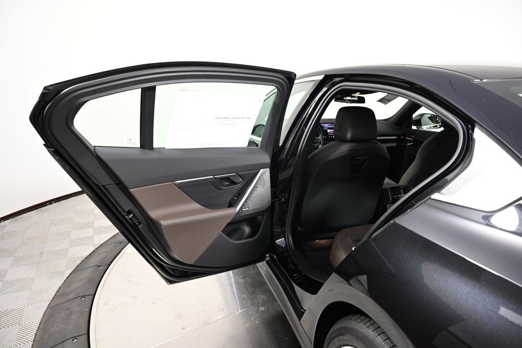 Thumbnail: 2025 BMW 5 Series - 23