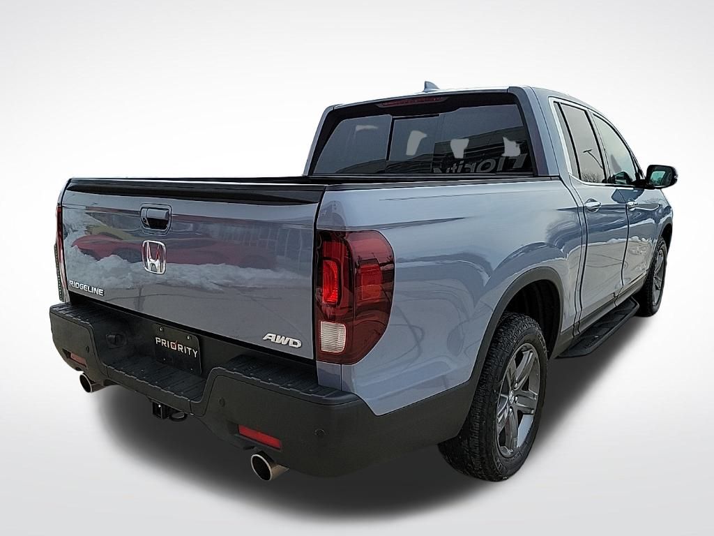 View vehicle photo 5