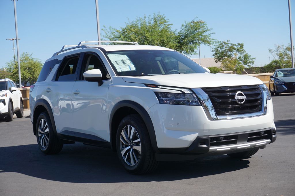 2024 Nissan Pathfinder SL 4