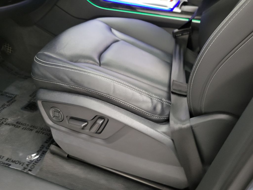Thumbnail: 2019 Audi Q8 - 25