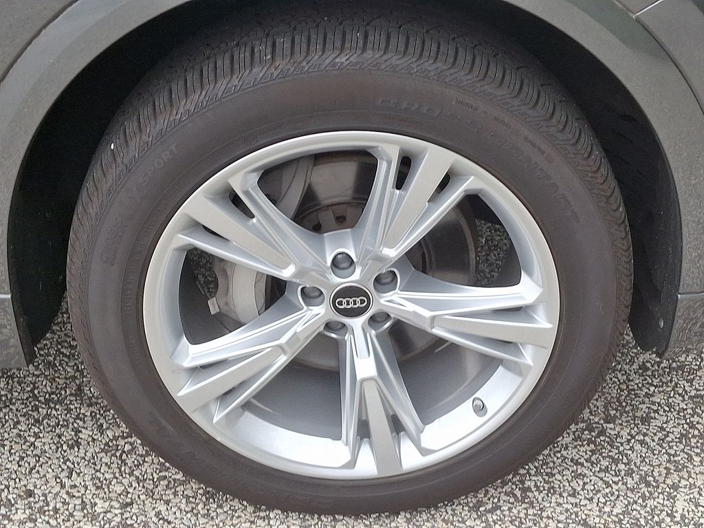 Thumbnail: 2022 Audi Q8 - 8