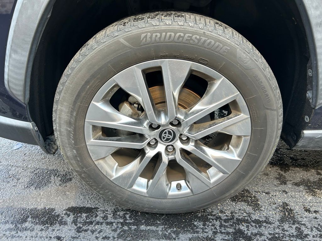 2021 Toyota RAV4 XLE Premium 9