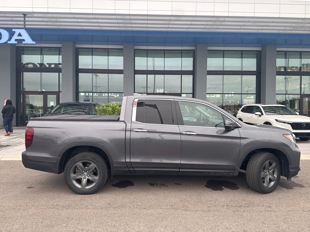View vehicle photo 4