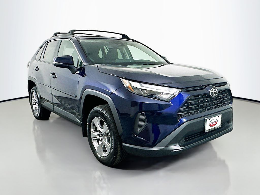 2025 Toyota RAV4 XLE 3