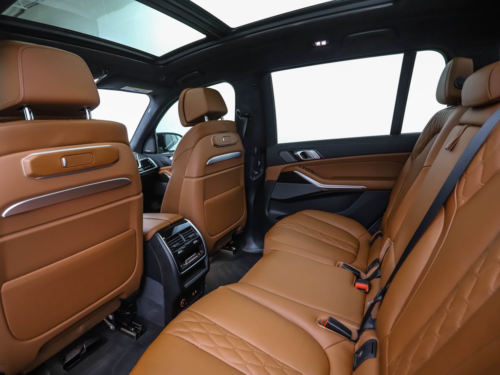 Thumbnail: 2026 BMW X7 - 21